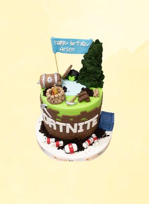 Fortnite Oyunu Temalı Doğum Günü Pastası